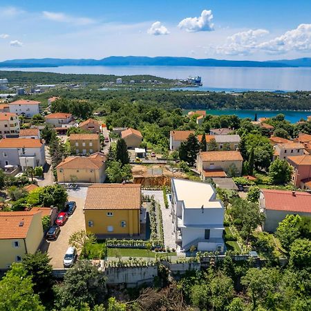 Appartments Adriatic 오미살즈 외부 사진