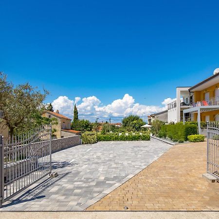 Appartments Adriatic 오미살즈 외부 사진