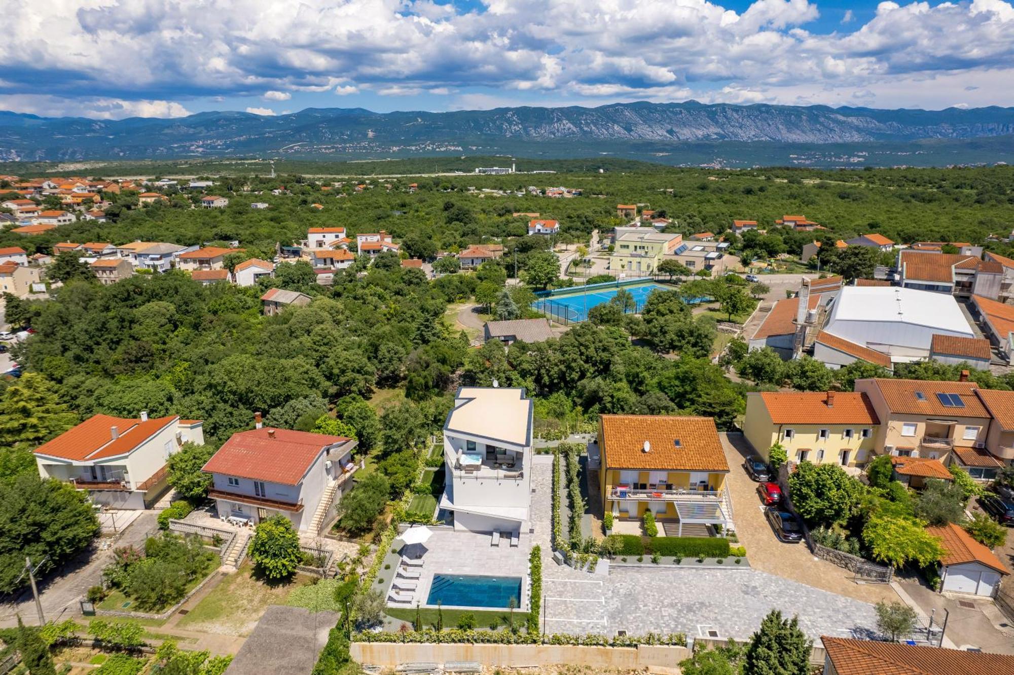 Appartments Adriatic 오미살즈 외부 사진