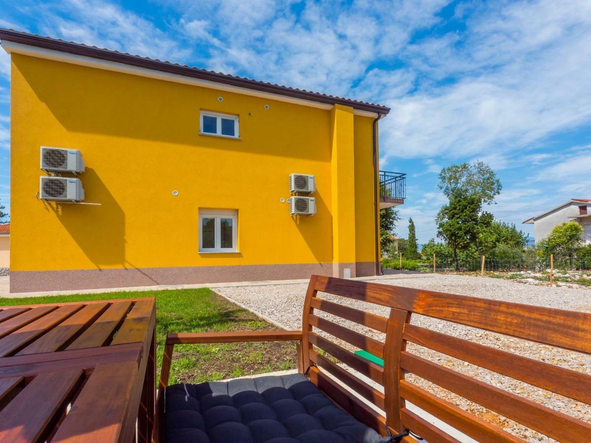 Appartments Adriatic 오미살즈 외부 사진