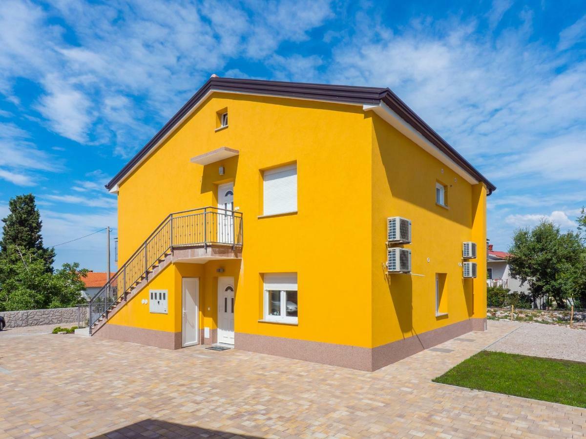 Appartments Adriatic 오미살즈 외부 사진