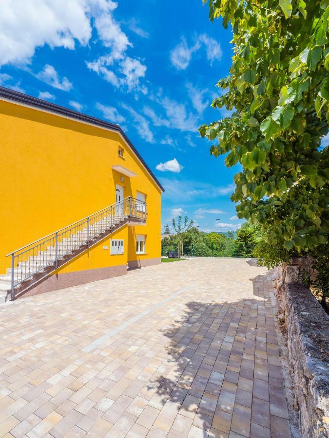 Appartments Adriatic 오미살즈 외부 사진