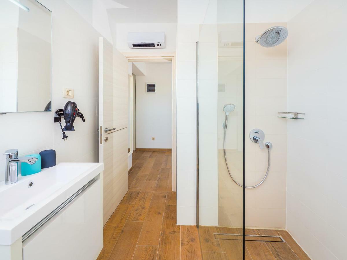 Appartments Adriatic 오미살즈 외부 사진