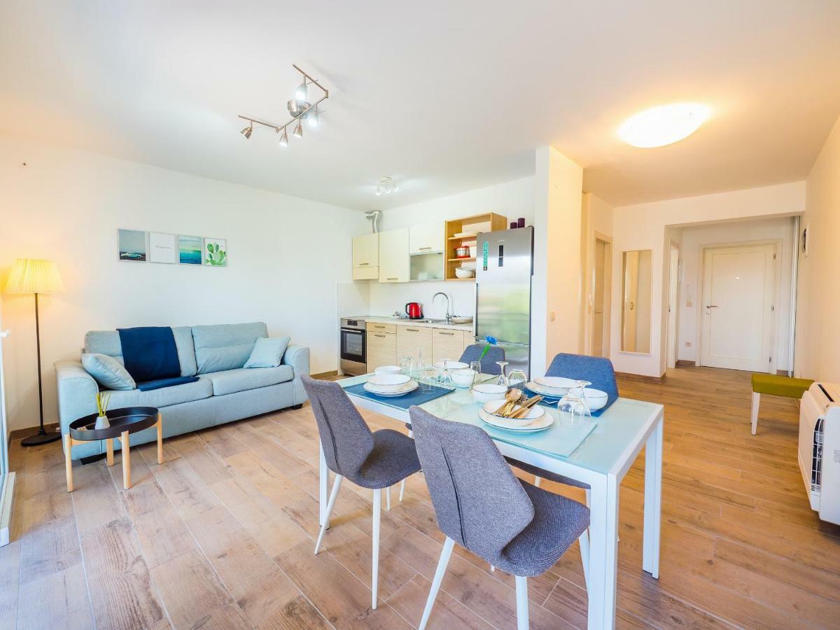 Appartments Adriatic 오미살즈 외부 사진
