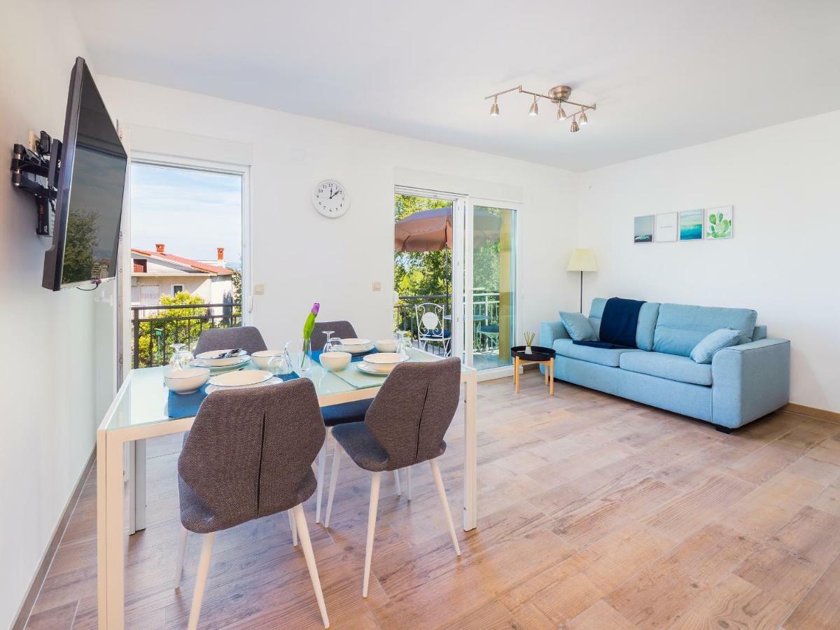 Appartments Adriatic 오미살즈 외부 사진