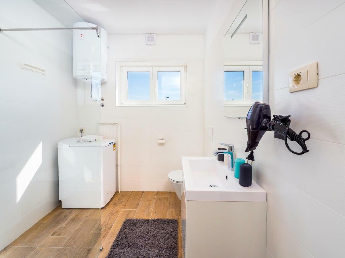 Appartments Adriatic 오미살즈 외부 사진
