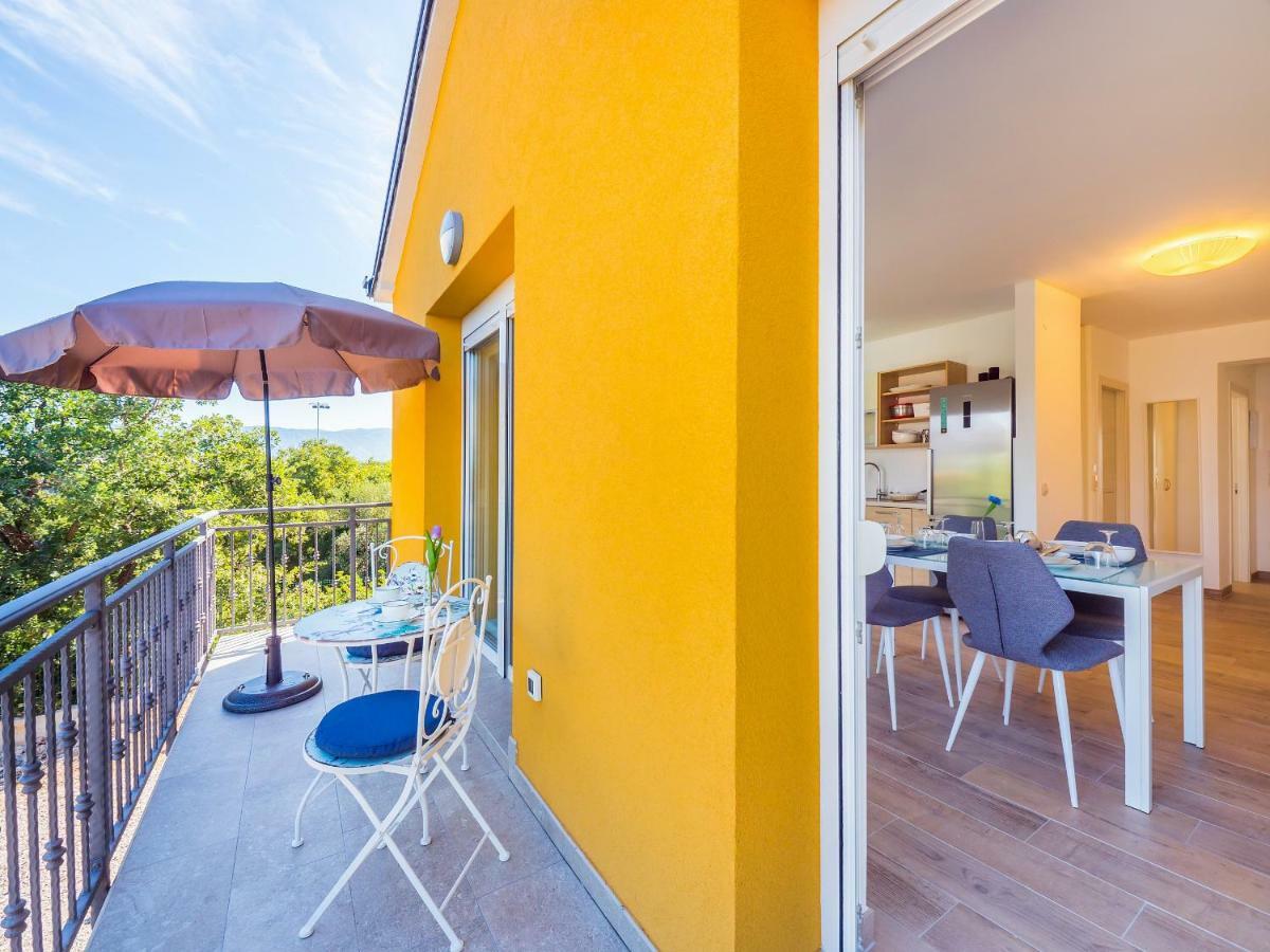 Appartments Adriatic 오미살즈 외부 사진